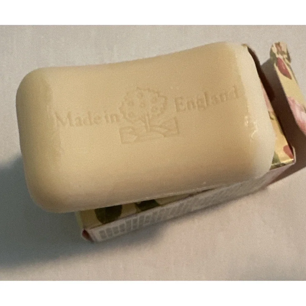 Crabtree & Evelyn Summer Hill Set - Bar Soap, Shower Gel, Lotion,‎ Hand Therapy